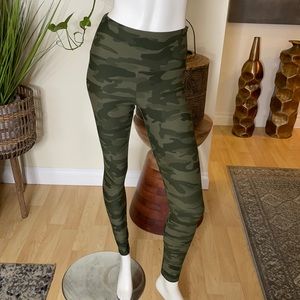 Forever 21 F21 Army Green Camo Camouflage Leggings Workout Sportswear Gym Yoga